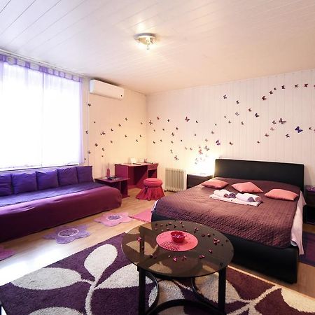 Apartment Orange Purple Blue Zagreb Exterior foto