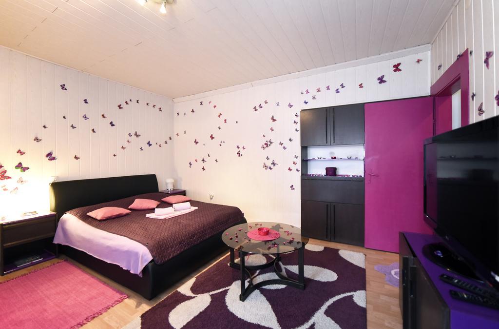 Apartment Orange Purple Blue Zagreb Exterior foto